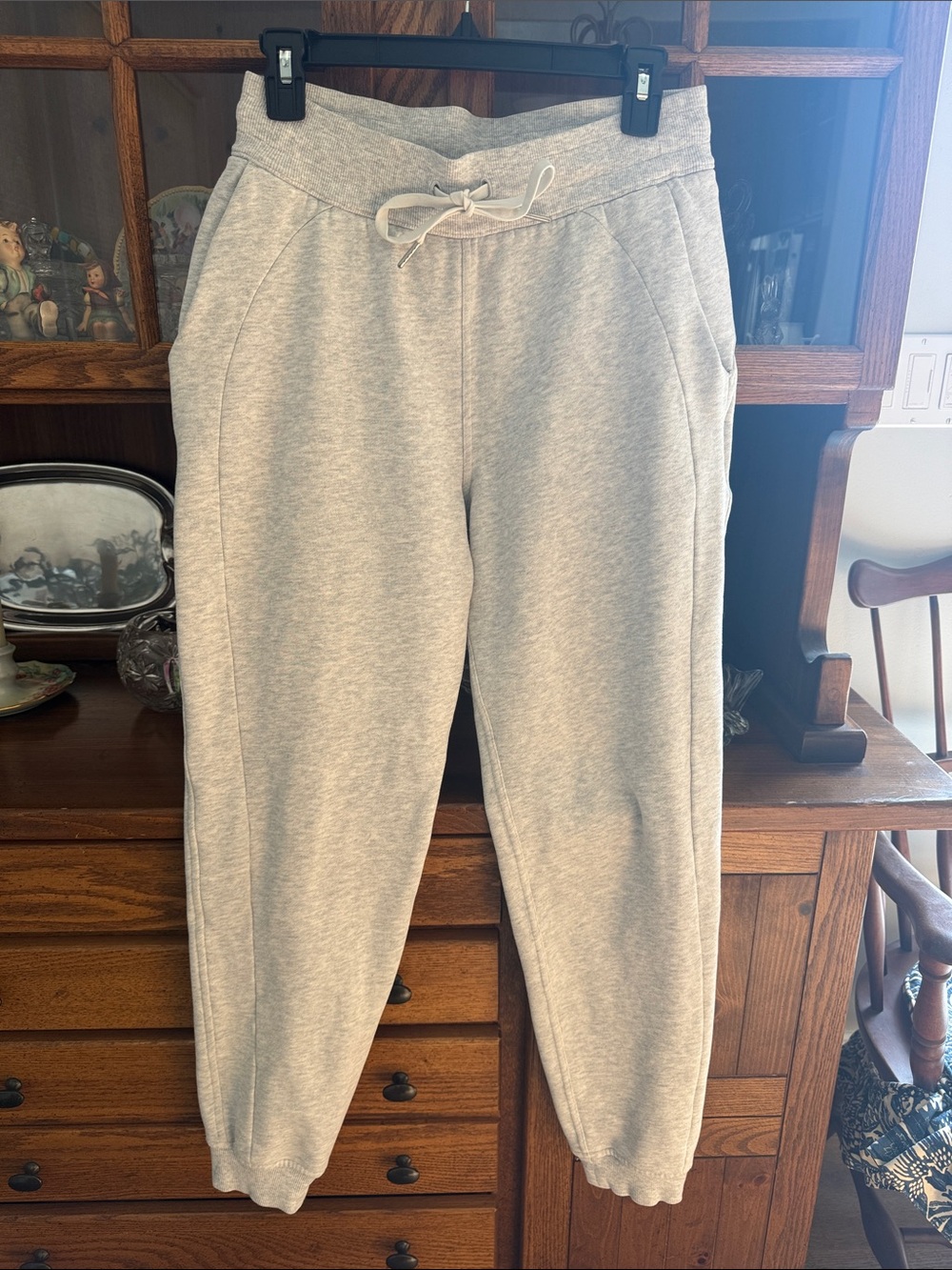 lululemon athletic- Scuba Light Gray Drawstring Jogger Pants - 6 - EUC